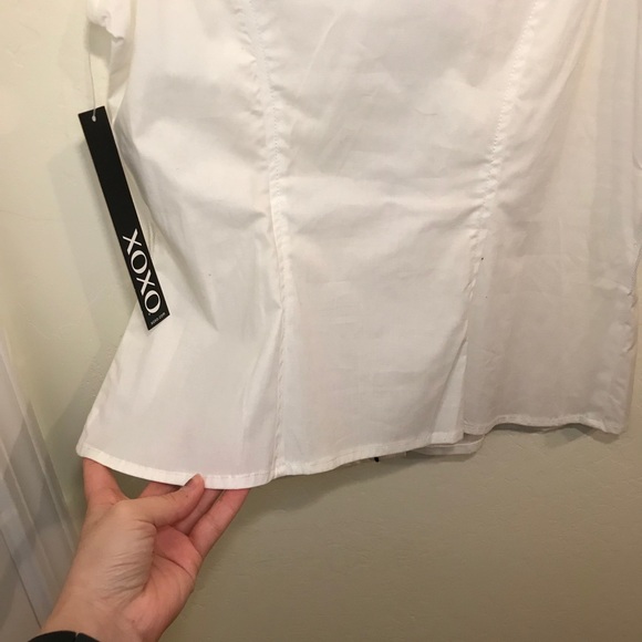 Sleeveless ruffle blouse - Picture 9 of 11